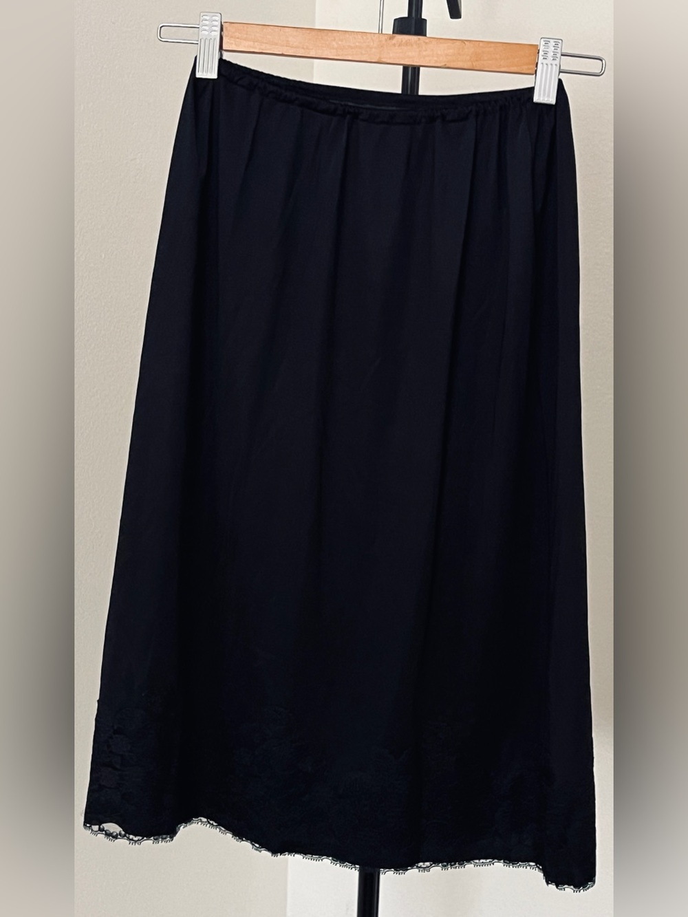 🖤 VINTAGE Van Raalte! Beautiful Black Half-Slip | Delicate Lace Hem Trim